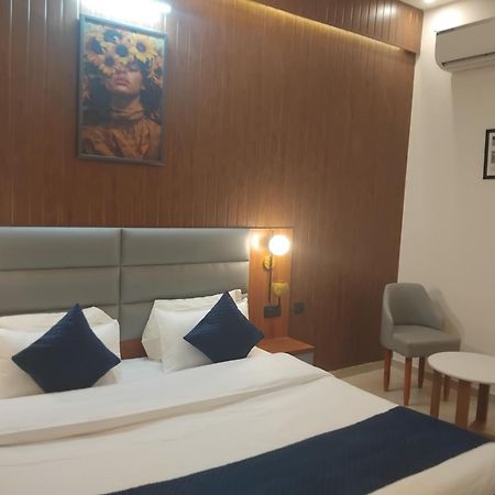 Cloud9 Stays Lucknow Bagian luar foto
